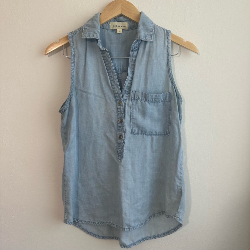 Anthropologie Cloth & Stone Blue Sleeveless Button Down Blouse